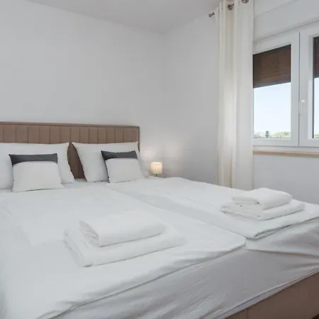 Alcove With Breathtaking Sea View And Private Pool Villa Brtonigla