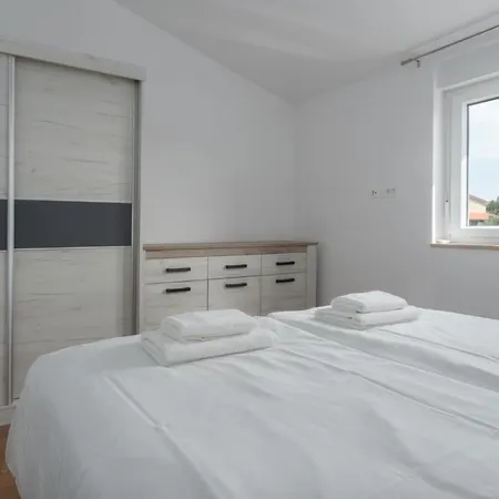 Alcove With Breathtaking Sea View And Private Pool Brtonigla